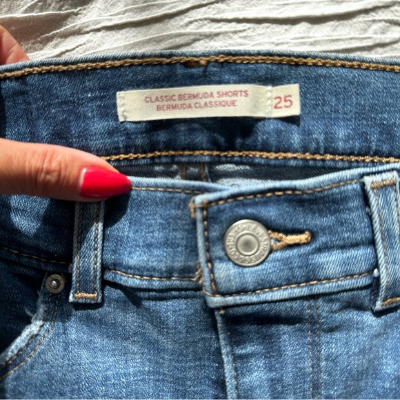 Levi’s Classic Bermuda Shorts - Picture 5 of 9